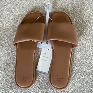 Women’s size 9 slides. NWT